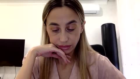 Snapshot of linavora chatting on 02.03.26 linavora online show from 02.03.26