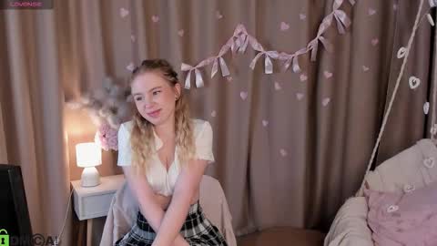 Snapshot of linda__bloom chatting on 02.16.26 Lin online show from 02.16.26