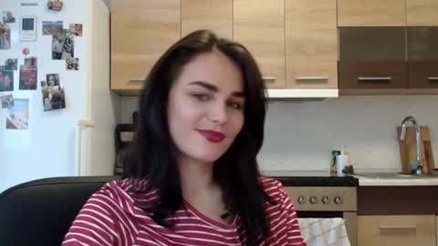 Snapshot of linda_aa chatting on 10.07.25 Linda online show from 10.07.25