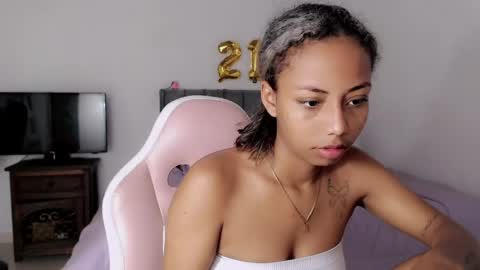Snapshot of linda_brown_1 chatting on 05.12.26 linda brown online show from 05.12.26