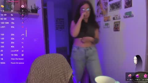 Snapshot of linda_giggle chatting on 06.18.26 Giggles online show from 06.18.26