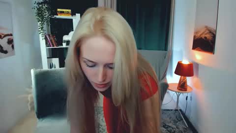 Snapshot of linda_roxy chatting on 09.27.25 Linda online show from 09.27.25