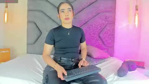Snapshot of linda_saenz1 chatting on 06.21.26 Linda Saenz online show from 06.21.26