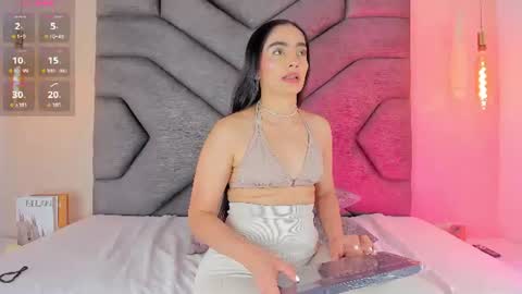 Snapshot of linda_saenz1 chatting on 07.04.26 Linda Saenz online show from 07.04.26