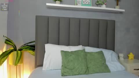 Snapshot of lindaa_natashaa chatting on 11.27.25 L I N D A online show from 11.27.25