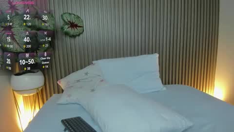 Snapshot of lindaa_natashaa chatting on 01.10.26 L I N D A online show from 01.10.26