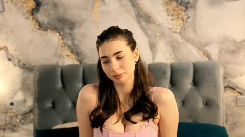 Snapshot of lindablyee chatting on 10.22.25 lili online show from 10.22.25