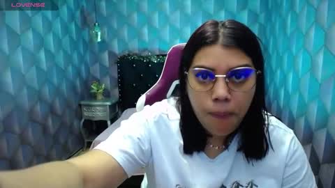 Snapshot of lindabreexlove chatting on 12.18.24 online show from 12.18.24