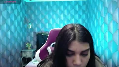 Snapshot of lindabreexlove chatting on 12.19.24 online show from 12.19.24