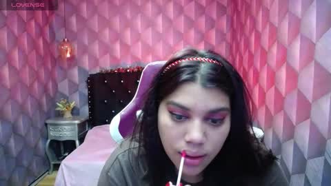 Snapshot of lindabreexlove chatting on 12.26.24 online show from 12.26.24