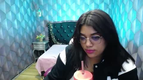 Snapshot of lindabreexlove chatting on 01.07.25 online show from 01.07.25
