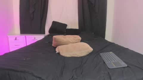 Snapshot of lindacastro2 chatting on 03.04.25 ig linda cw2 online show from 03.04.25