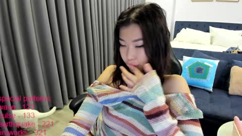 Snapshot of lindamei chatting on 10.27.25 lindamei online show from 10.27.25