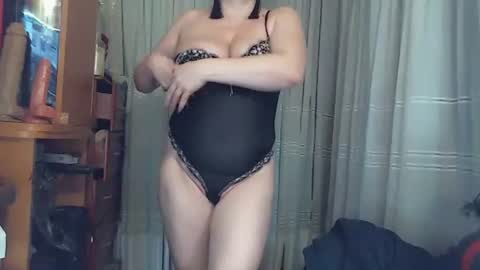 Snapshot of lindasweet53 chatting on 11.15.25 lindasweet53 online show from 11.15.25