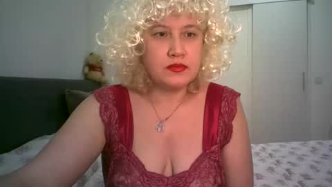LindaXSmile online show from 02.13.25