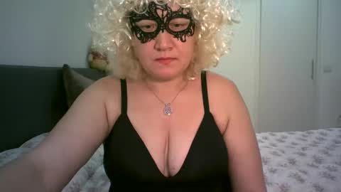 LindaXSmile online show from 02.14.25