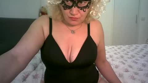 LindaXSmile online show from 02.15.25