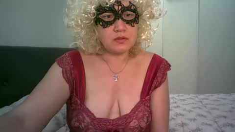 LindaXSmile online show from 02.16.25