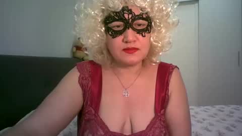 LindaXSmile online show from 02.16.25
