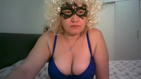 LindaXSmile online show from 02.18.25