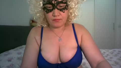 LindaXSmile online show from 02.18.25
