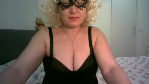 LindaXSmile online show from 02.23.25
