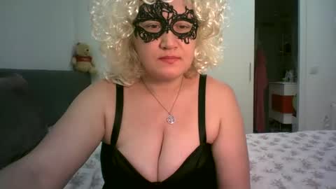LindaXSmile online show from 02.24.25