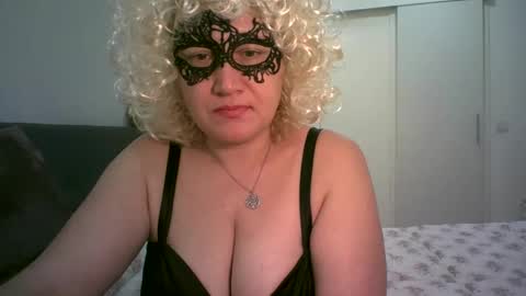 LindaXSmile online show from 02.28.25