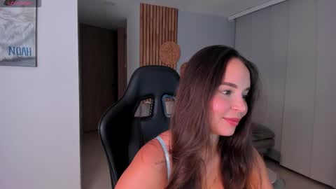 Snapshot of lindseyhallx chatting on 12.17.25 call me annie online show from 12.17.25