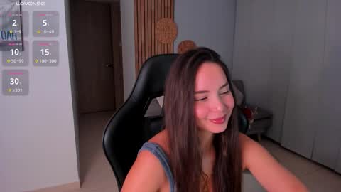 Snapshot of lindseyhallx chatting on 12.20.25 call me annie online show from 12.20.25