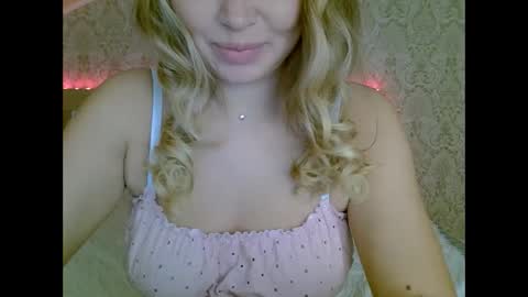 Snapshot of lindsisecret chatting on 01.01.25 Anna online show from 01.01.25