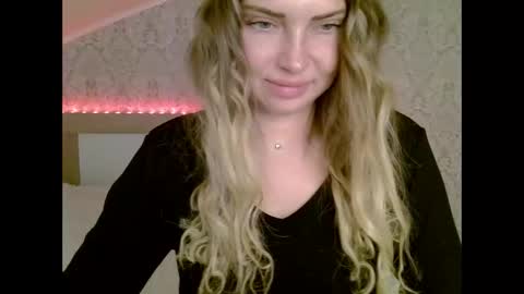 Snapshot of lindsisecret chatting on 01.03.25 Anna online show from 01.03.25
