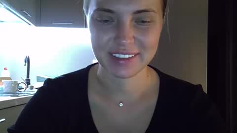 Snapshot of lindsisecret chatting on 09.12.25 Anna online show from 09.12.25