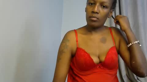 Snapshot of linniecarol chatting on 10.30.25 Linniecarol online show from 10.30.25