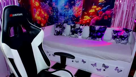Snapshot of linphea chatting on 05.16.26 Tina online show from 05.16.26
