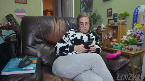 Linzy19 online show from 01.19.25