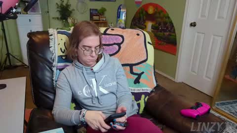 Linzy19 online show from 02.12.25