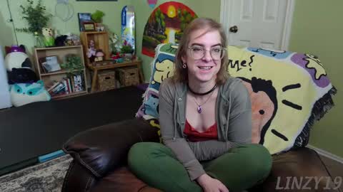 Linzy19 online show from 02.13.25