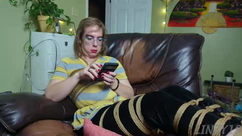 Linzy19 online show from 09.14.25