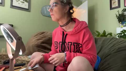 Linzy19 online show from 02.20.26