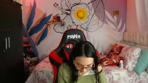 Snapshot of linzybaner chatting on 01.05.25 LinzyBaner online show from 01.05.25