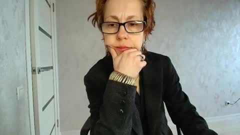 Snapshot of lioraweiss chatting on 04.18.26 Liora Weiss online show from 04.18.26