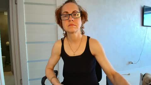 Snapshot of lioraweiss chatting on 05.07.26 Liora Weiss online show from 05.07.26