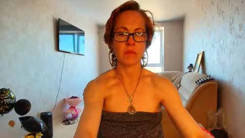 Snapshot of lioraweiss chatting on 05.23.26 Liora Weiss online show from 05.23.26