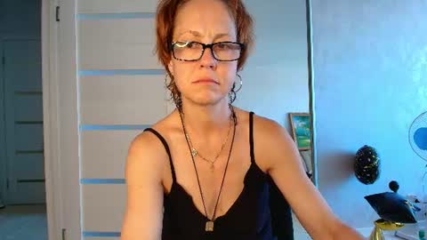 Snapshot of lioraweiss chatting on 06.12.26 Liora Weiss online show from 06.12.26