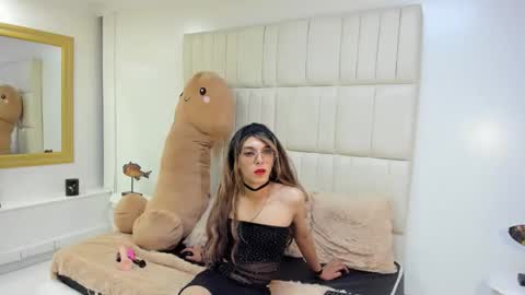 Snapshot of lis_pearson chatting on 12.21.25 Lis online show from 12.21.25