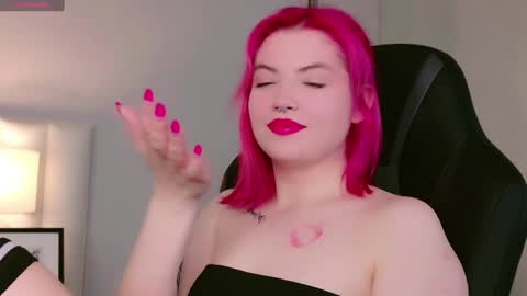 Snapshot of lisa_adam chatting on 02.07.25 lissi online show from 02.07.25