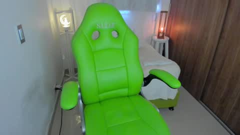 Snapshot of lisa_gerrard_ chatting on 03.08.25 Lisa  online show from 03.08.25