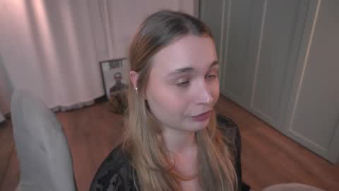 Elisabeth or Lisa online show from 01.17.26