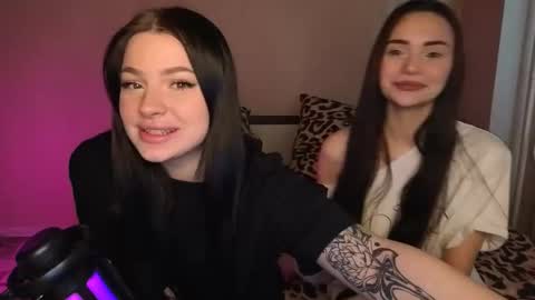 Snapshot of lisaanddenis chatting on 12.17.25 Lisa and Den online show from 12.17.25